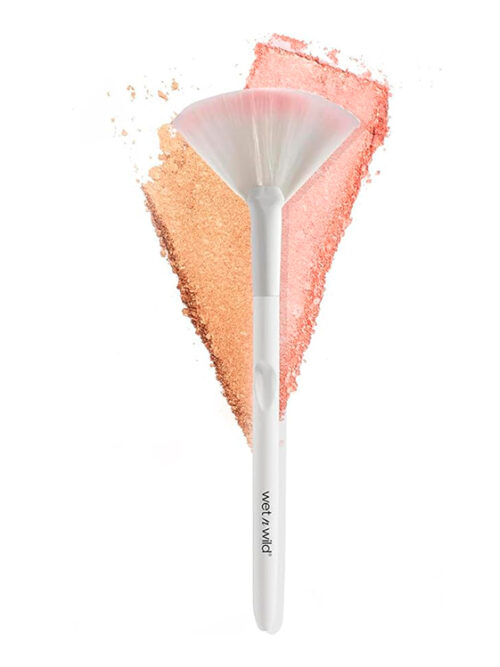WET N WILD FAN BRUSH, SYNTHETIC POLYMAX FIBERS FOR VERSATILE BLENDING